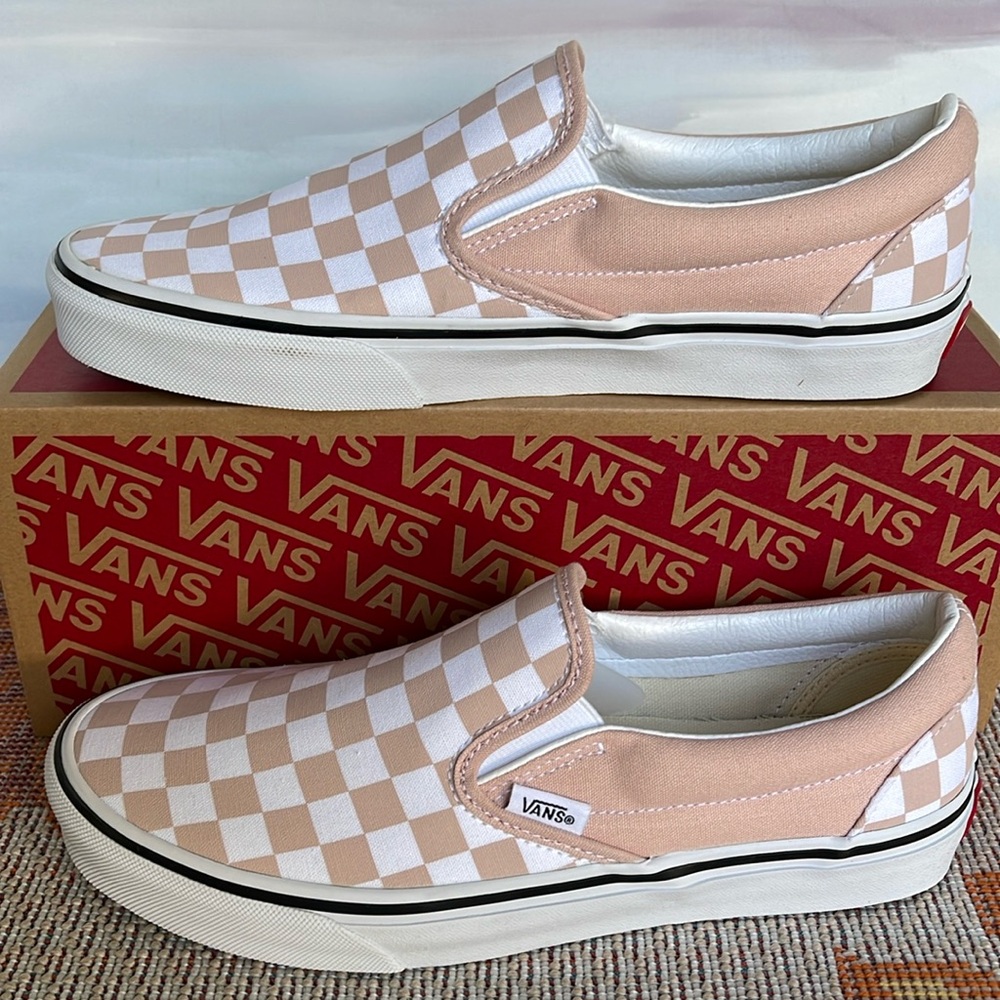 Vans WMNS Classic Slip-On
Color Theory Checkerboard Rose Smoke
VN000BVZBQL
Snkrs